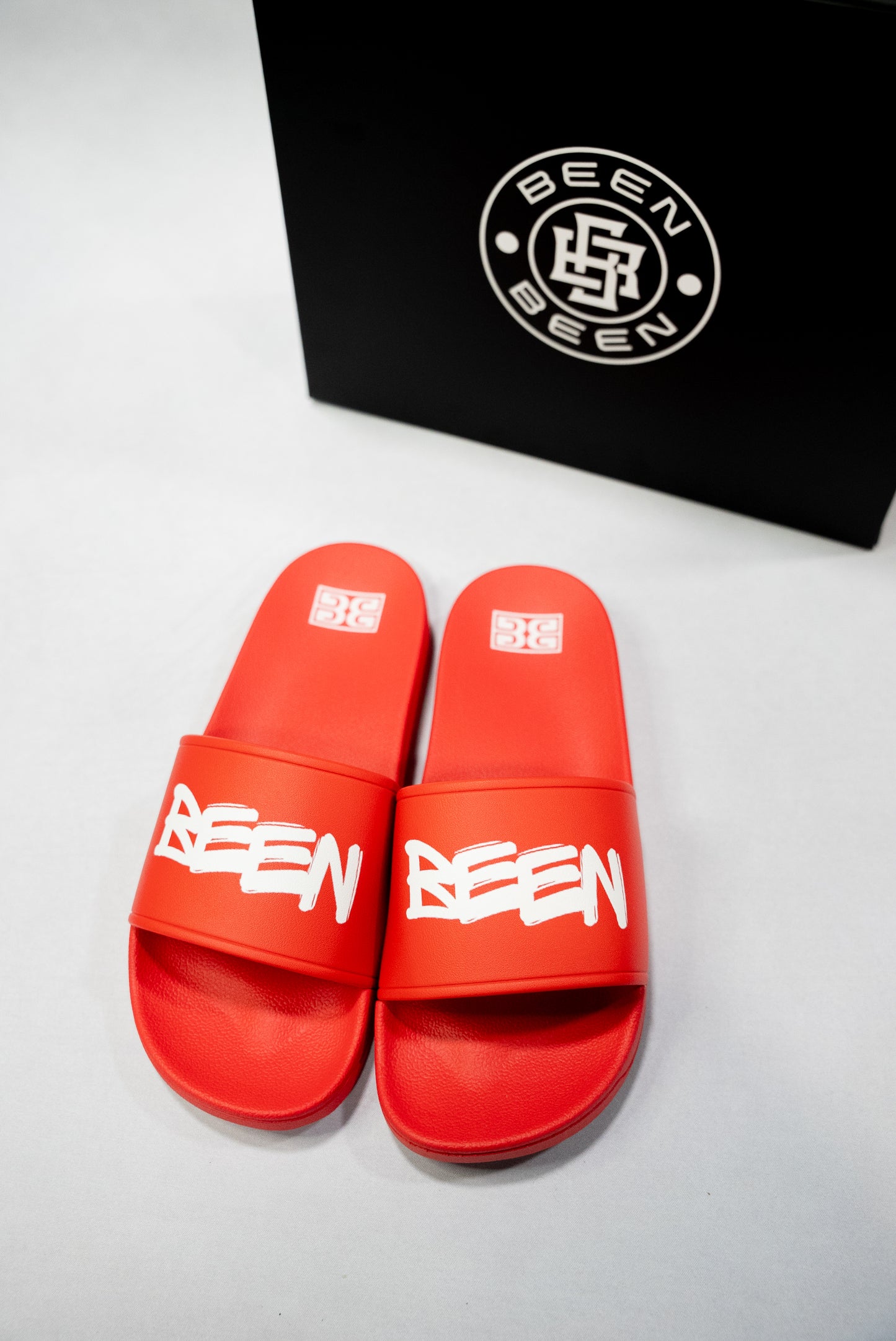 BEEN SLIDE SANDALS - RED/WHITE